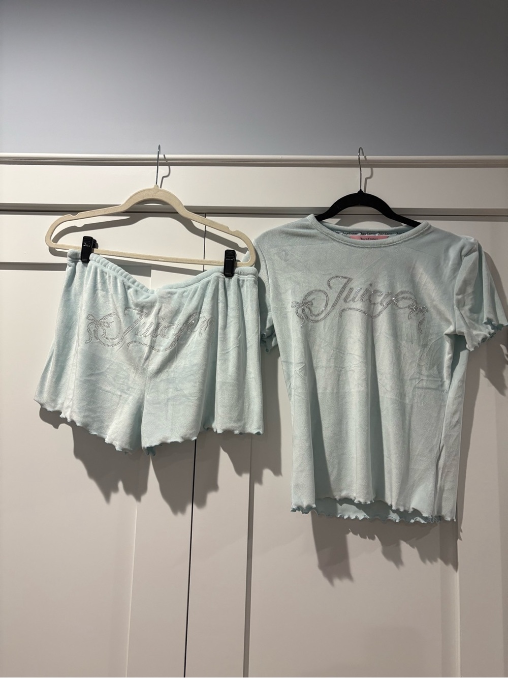 New
Juicy Couture Light Mint lounge short set with Rhinestone Logo - LARGE